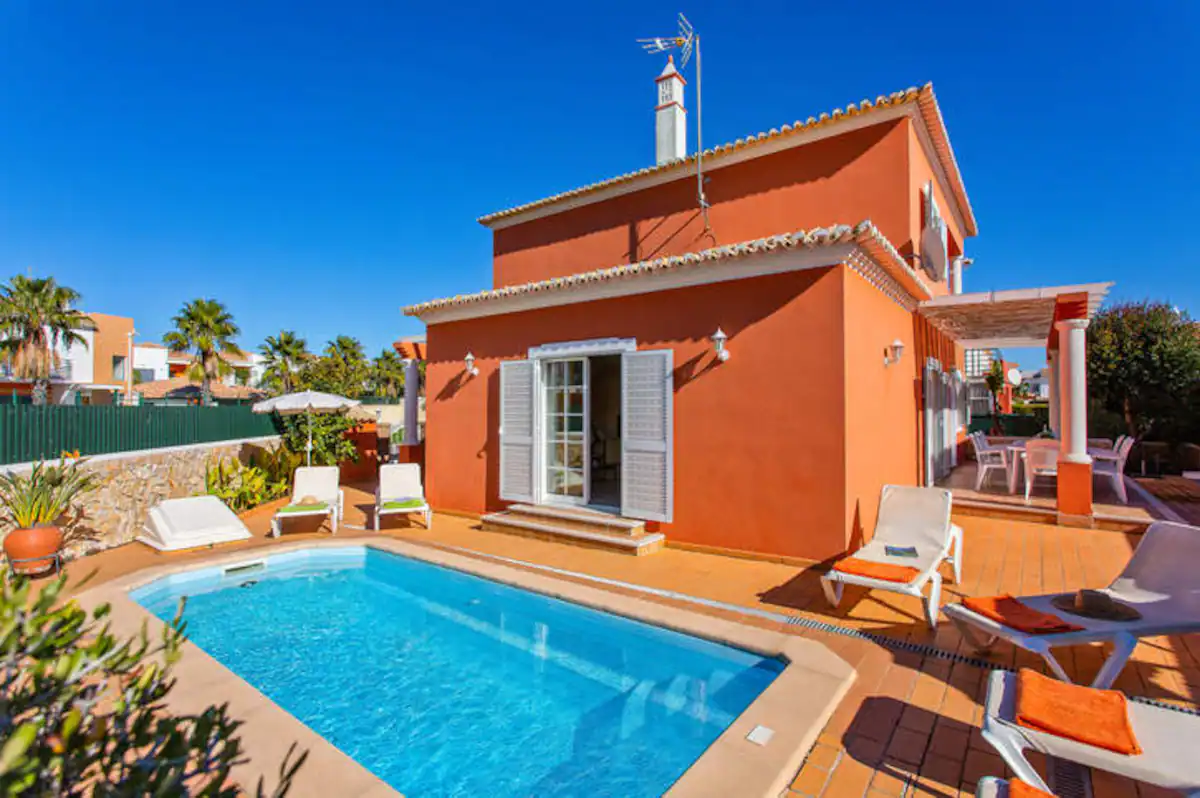 Moradia com piscina privada
