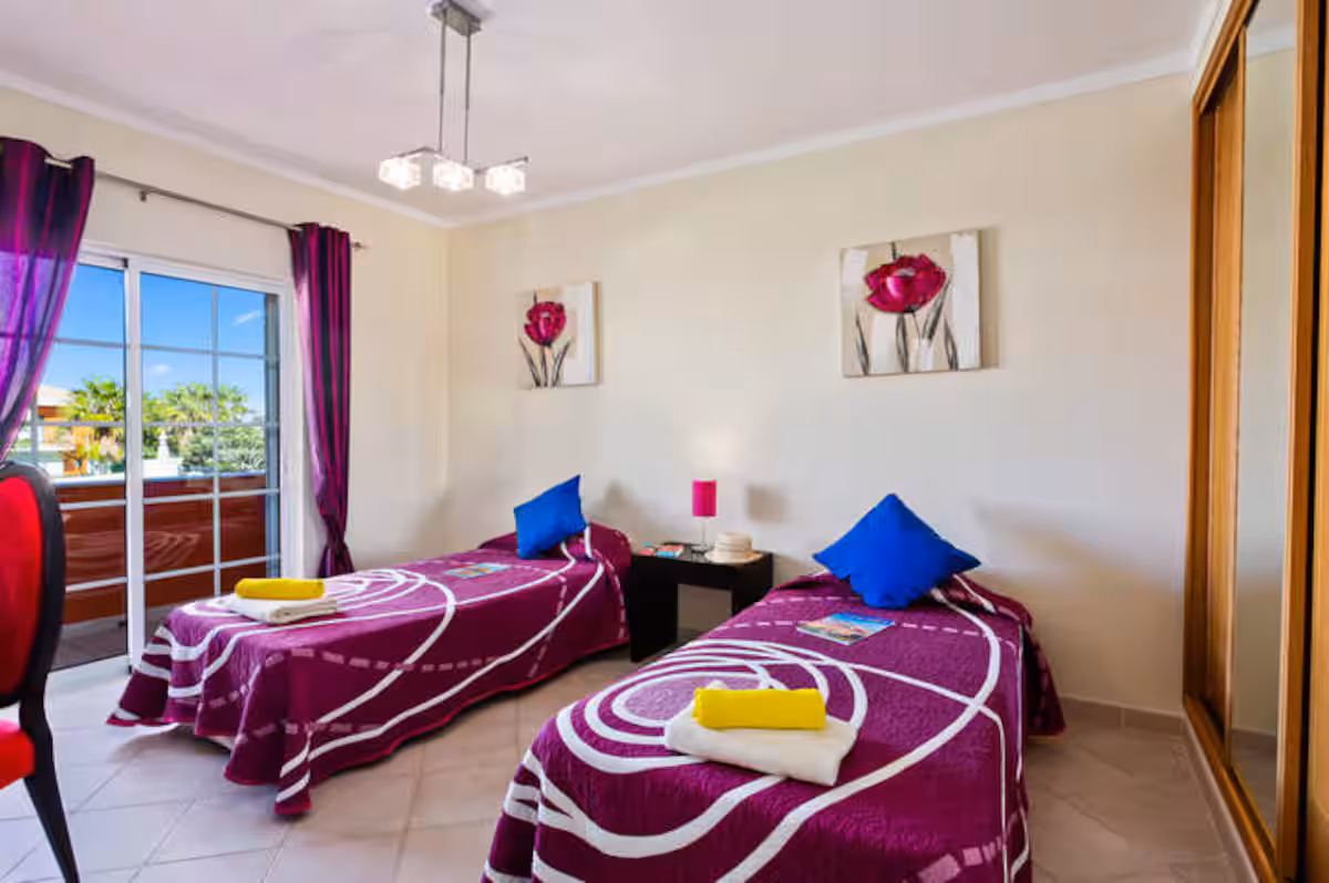 Twin bedroom
